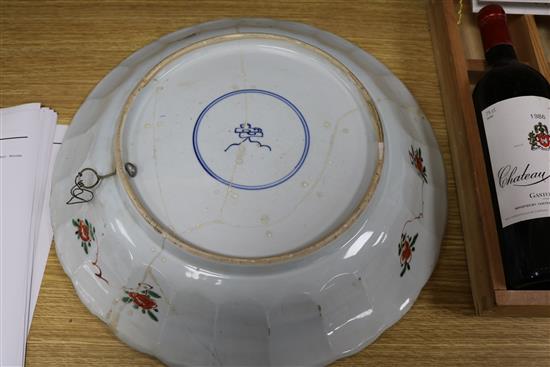 A Chinese famille verte charger, Kangxi period, diameter 39.5cm (a.f.)